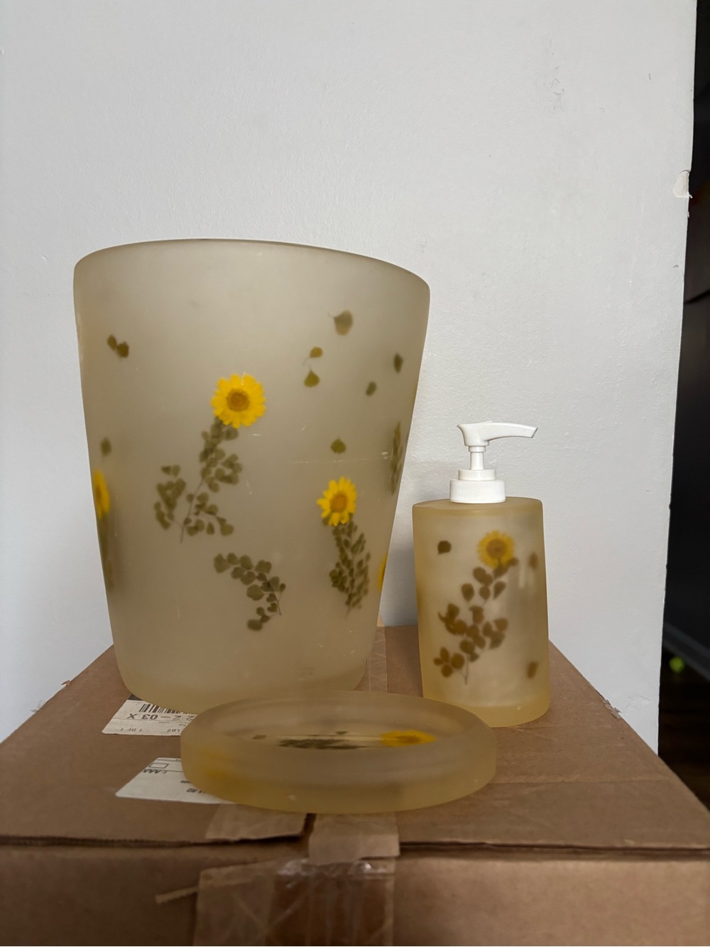 Source Unknown Frosted Glass Sunflower Bath Set - Yellow & Green